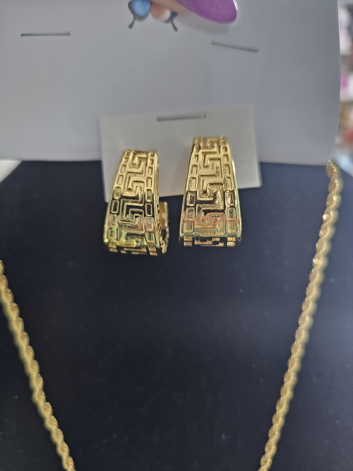 Conjunto Dourado Luxo Grego – Colar e Brincos 3