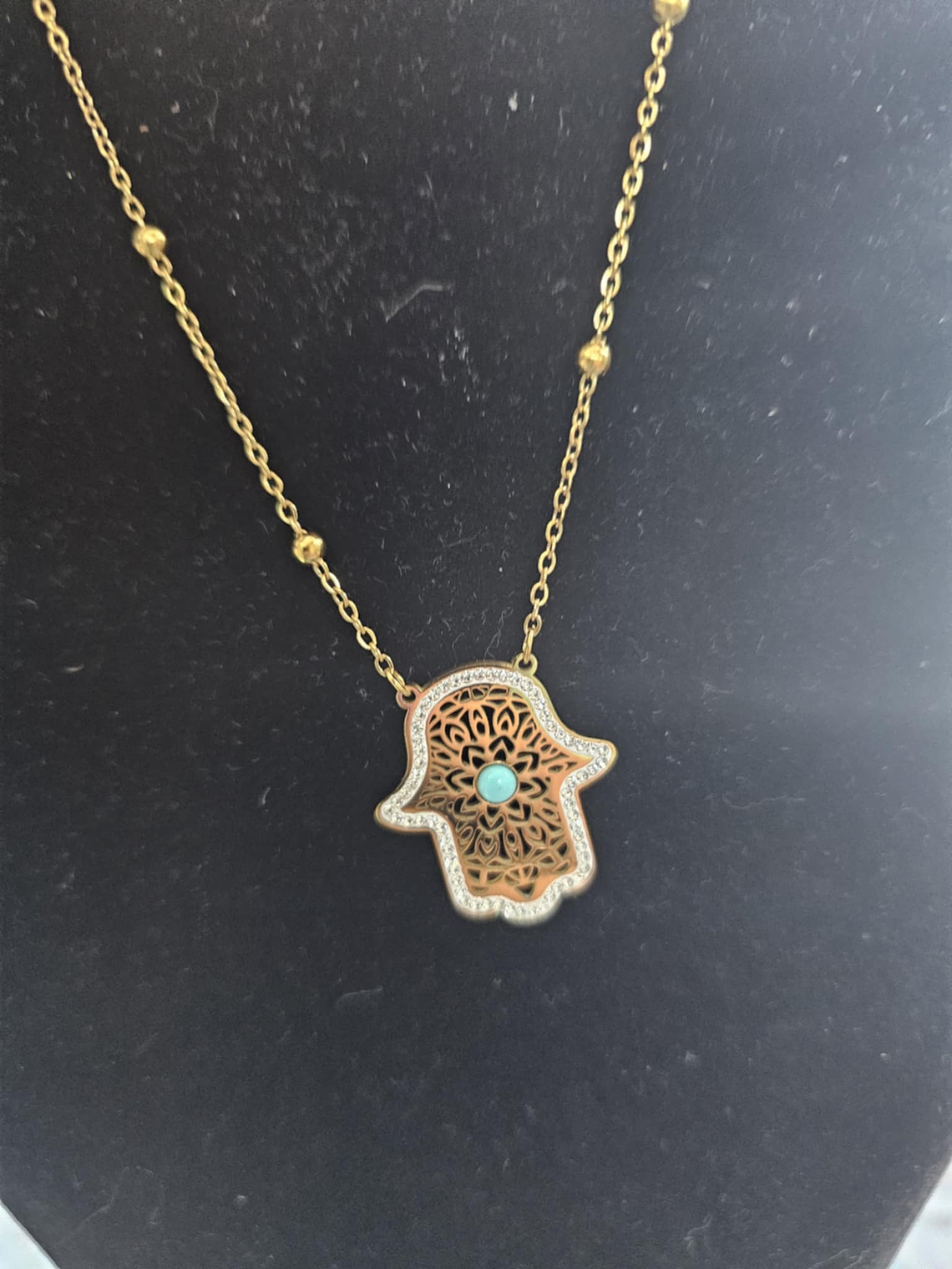 : Conjunto Dourado Hamsá – Colar e Brincos de Proteção 2