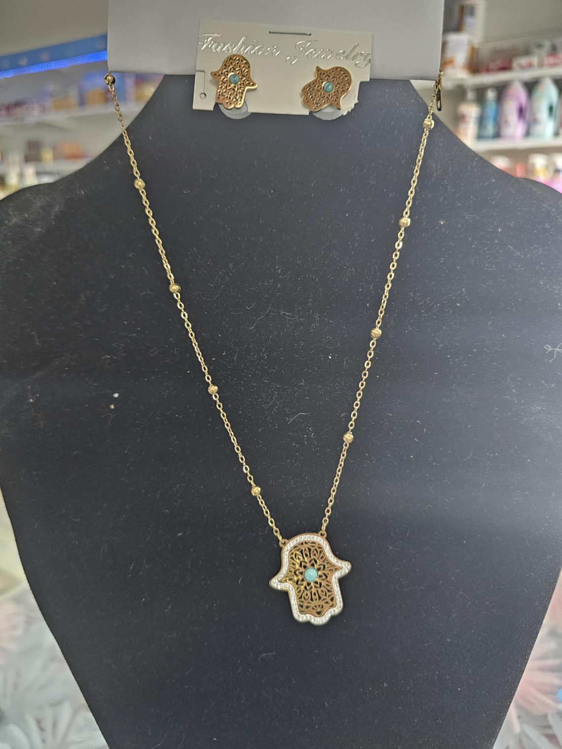 : Conjunto Dourado Hamsá – Colar e Brincos de Proteção 3