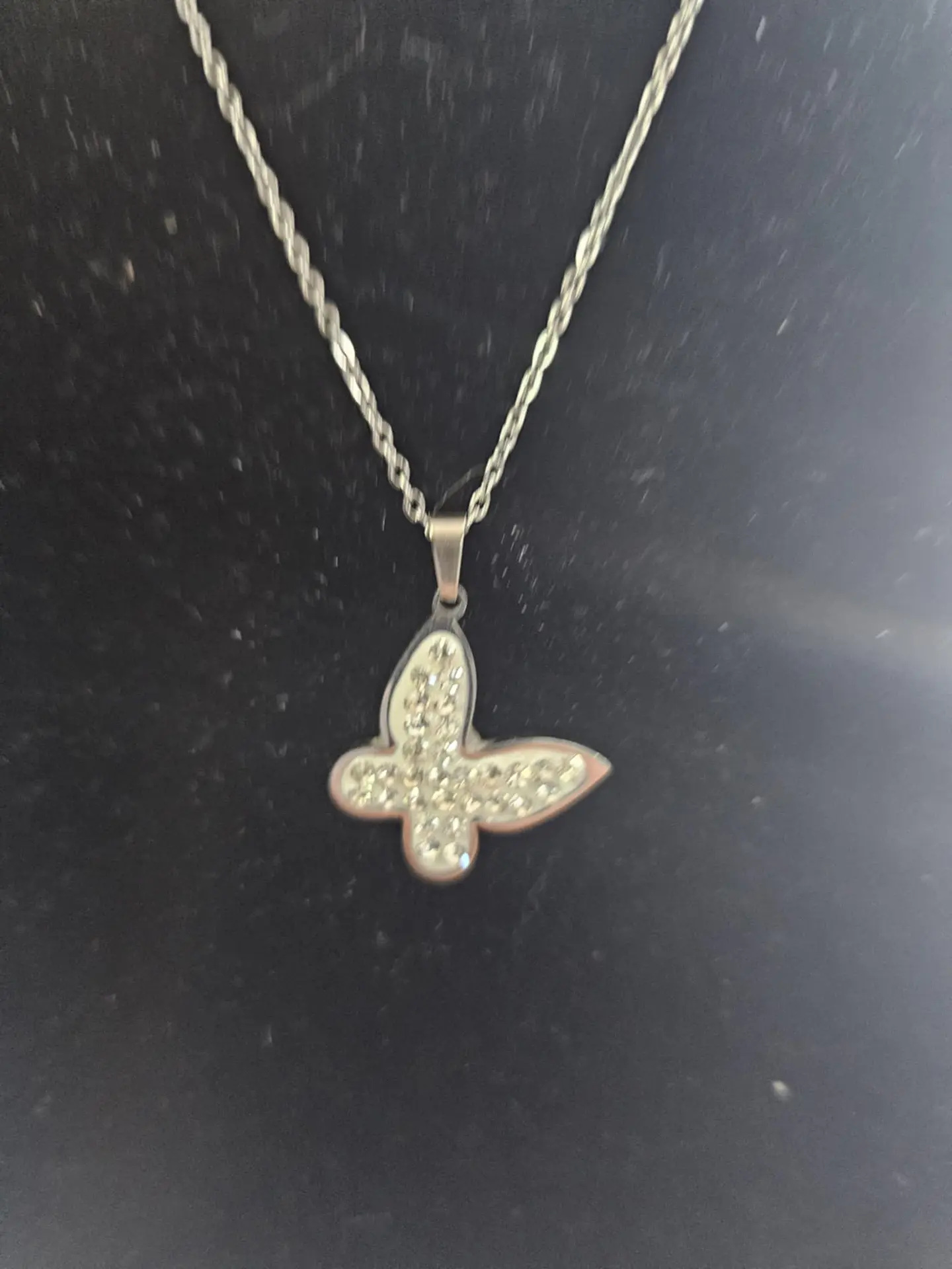 Colar Prateado Borboleta com Strass 2