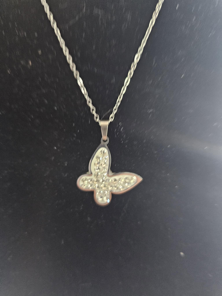 Colar Prateado Borboleta com Strass 2