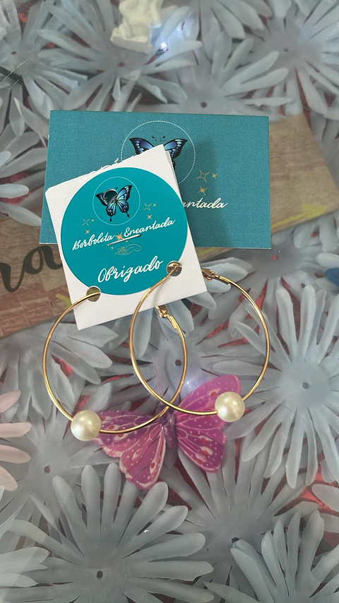 Brincos Argola com Pérola – Toque Clássico e Elegante