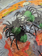 Aranhas Decorativas Halloween com Glitter – Verde, Laranja ou Roxo - Thumbnail 2