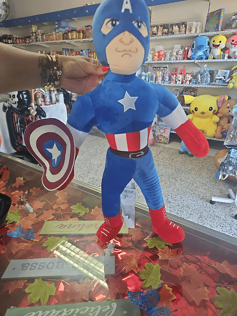 Peluche Capitão América – O Herói Mais Patriótico da Marvel 🛡️✨