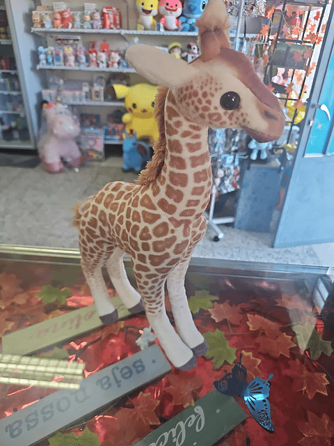 peluche Girafa – Encanto da Savana 🦒💛