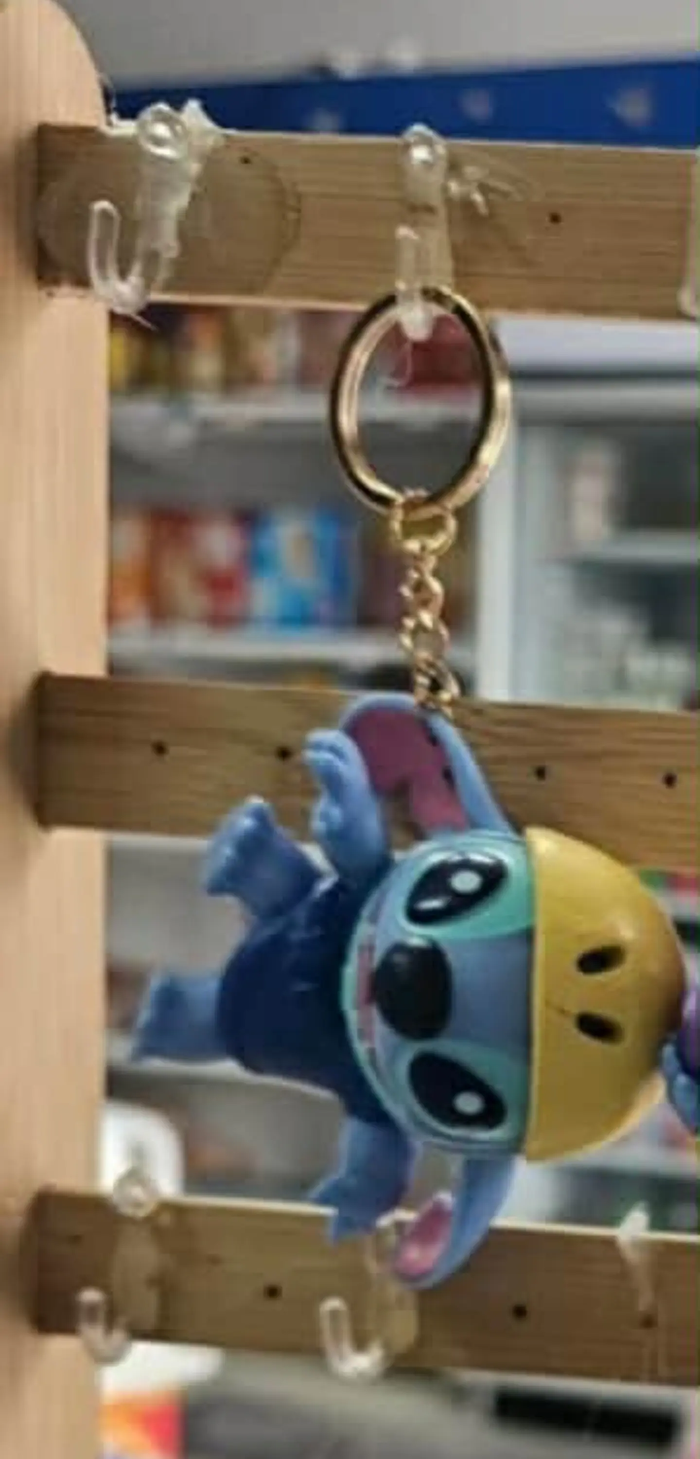  Enviaste Chaveiro Stitch com Capacete Amarelo 1