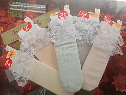 🧦💖 Meias com Renda – elegância e conforto