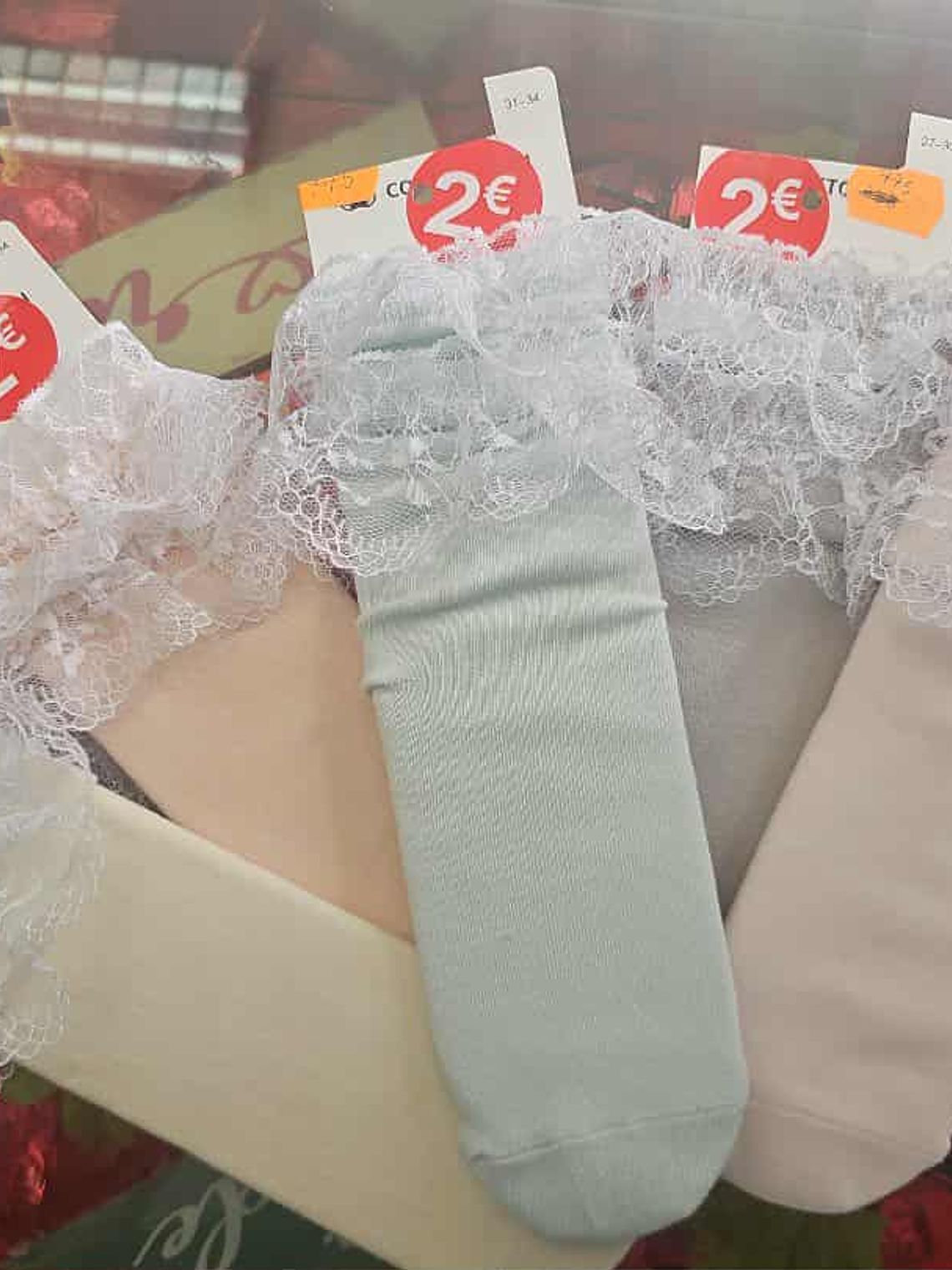 🧦💖 Meias com Renda – elegância e conforto 1