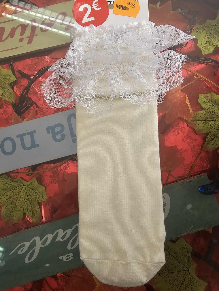 🧦💖 Meias com Renda – elegância e conforto 5