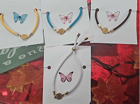 ✨ Pulseira Fio Colorido com Medalhinha Dourada ✨