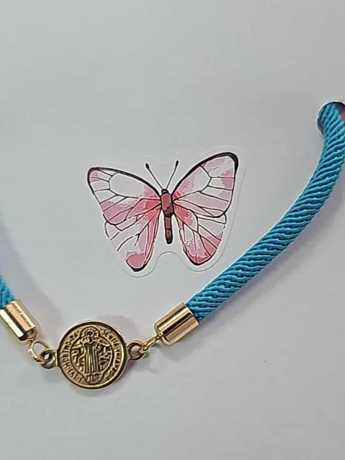 ✨ Pulseira Fio Colorido com Medalhinha Dourada ✨ 2