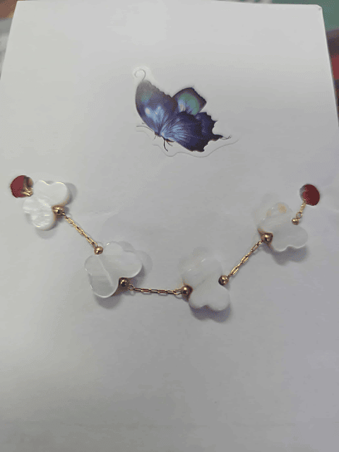 🤍🍀 Pulseira Trevo Madrepérola – Sorte e Harmonia ✨