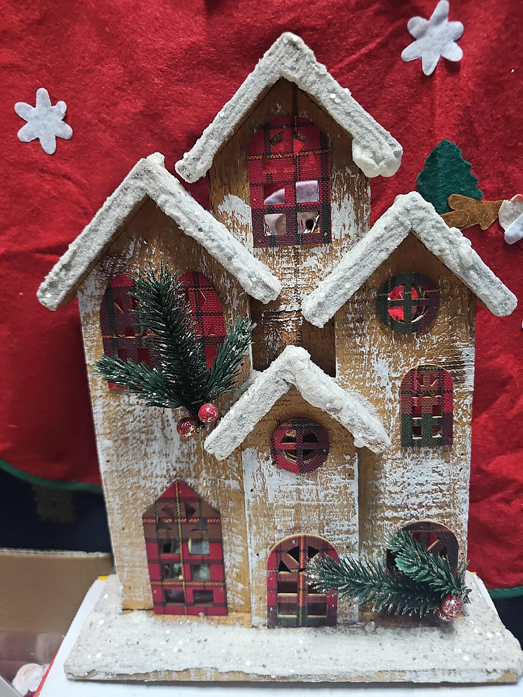 🏠✨ Casinha de Natal Iluminada em Madeira 🎄 2