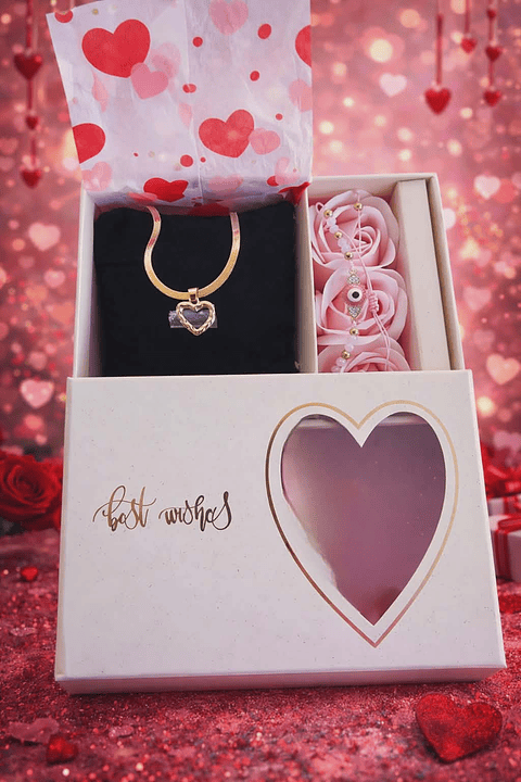 Conjunto Presente Romântico – Colar Coração + pulseira e caixa  com Rosas Decorativas