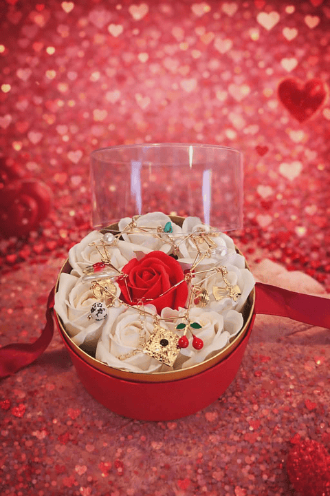 Caixa Presente Floral com Colar de Berloques – Edição Romântica