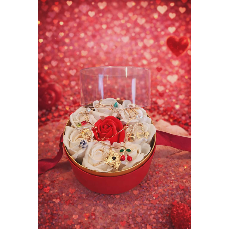 Caixa Presente Floral com Colar de Berloques – Edição Romântica