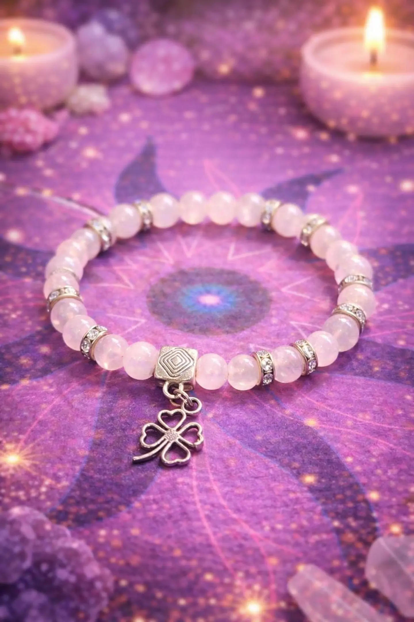 Pulseira em quartzo rosa natural pendente em forma de trevo. 2