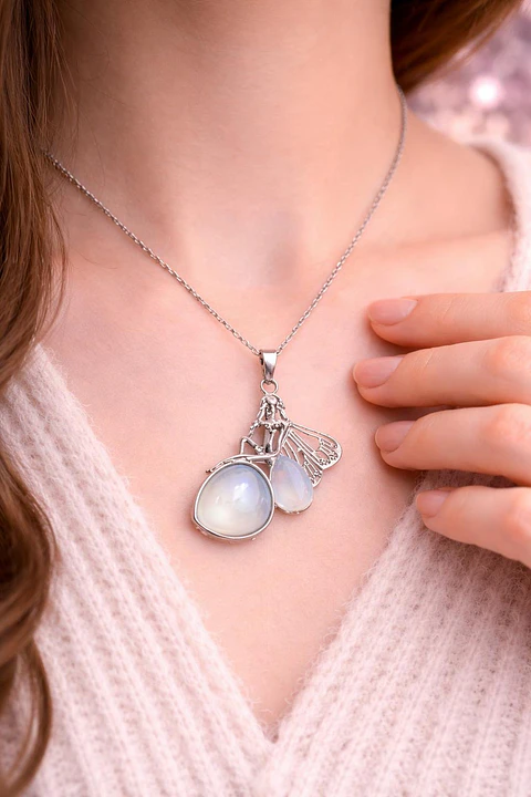 🌙🧚‍♀️ Colar Fada Encantada com Pedra Iridescente – Luz e Intuição 🧚‍♀️🌙