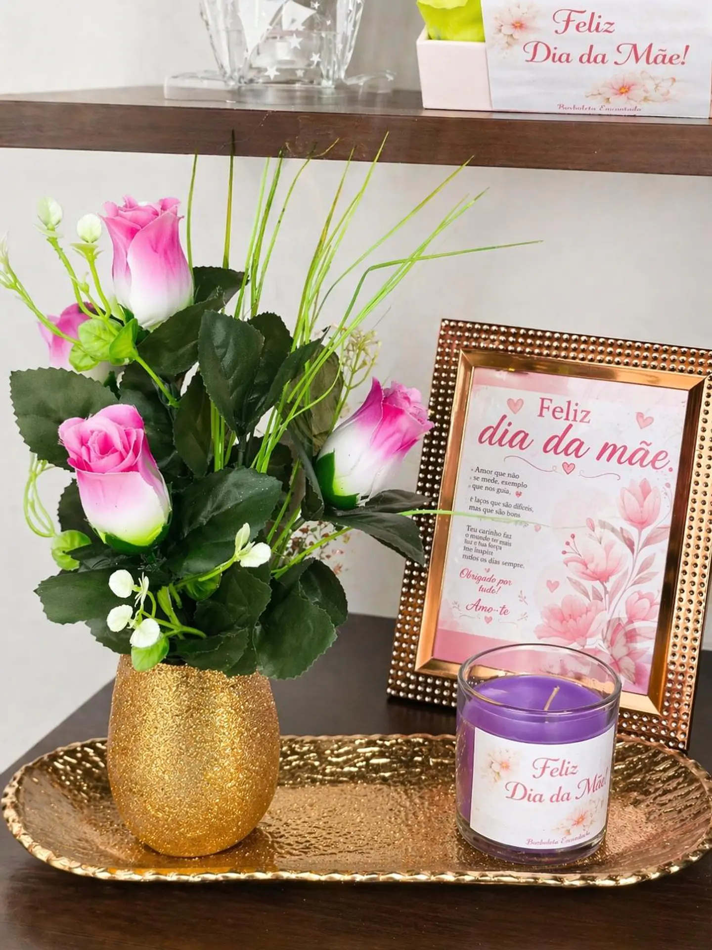conjunto encantador com prato decorativo, arranjo floral e vela perfumad 1