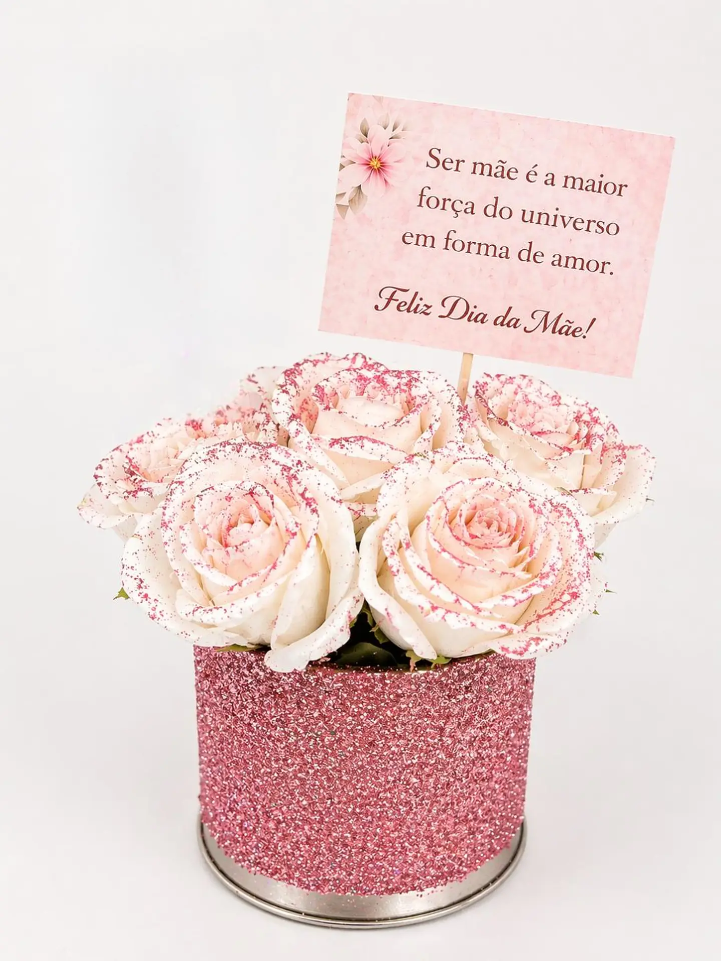 arranjo combina cores vibrantes e apaixonantes — verde, rosa e vermelho — criando um visual sofisticado e cheio de vida. 1