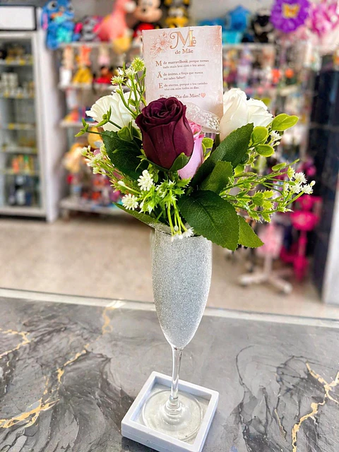 🕯️ Castiçal Decorativo “M de Mãe” com Arranjo Floral 🕯️