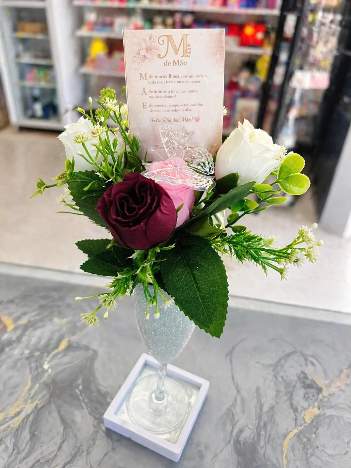 🕯️ Castiçal Decorativo “M de Mãe” com Arranjo Floral 🕯️ 2