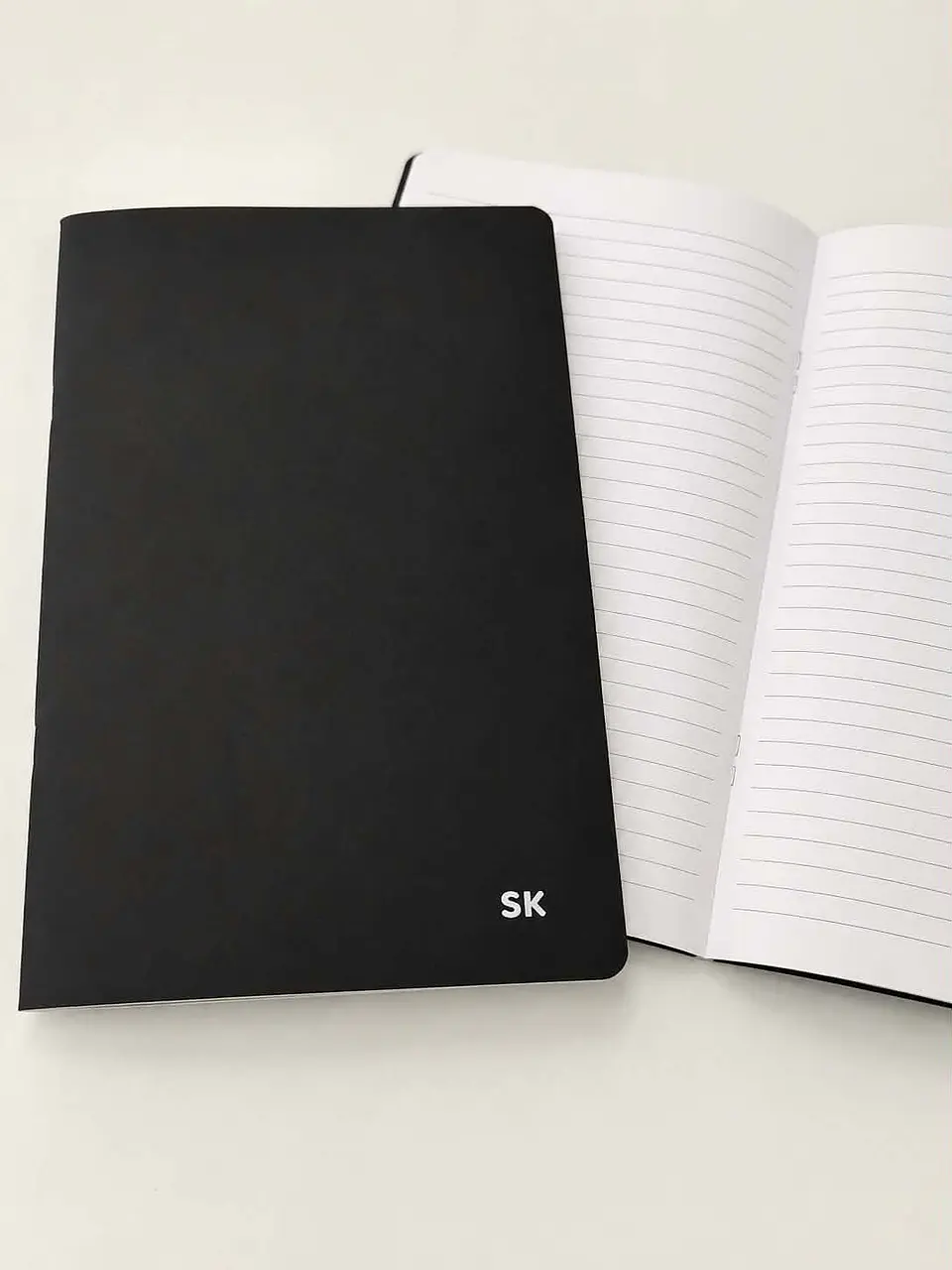 Caderno A4 capa preta 2