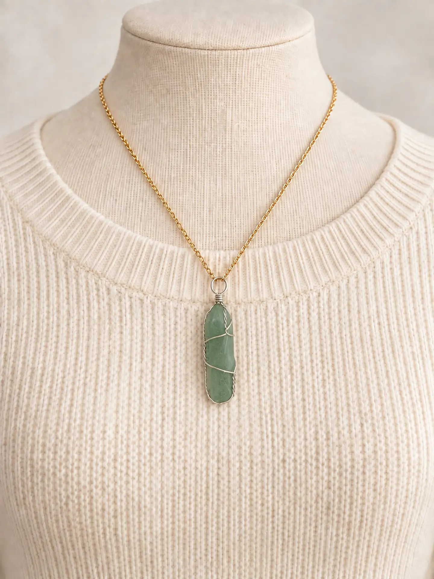 💚 Colar com pedra verde 1