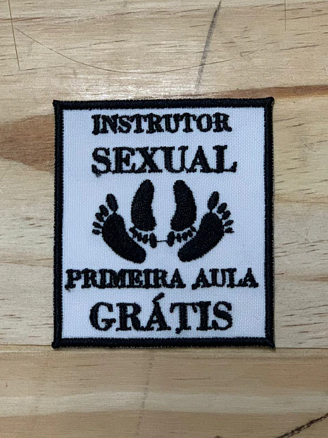 Emblema Bordado “Instrutor Sexual – Primeira Aula Grátis”