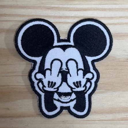 Emblema Bordado Mickey - Middle Finger 1