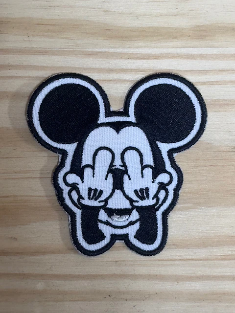 Emblema Bordado Mickey - Middle Finger
