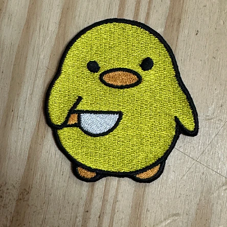 Emblema Bordado Pato Amarelo com Faca 1