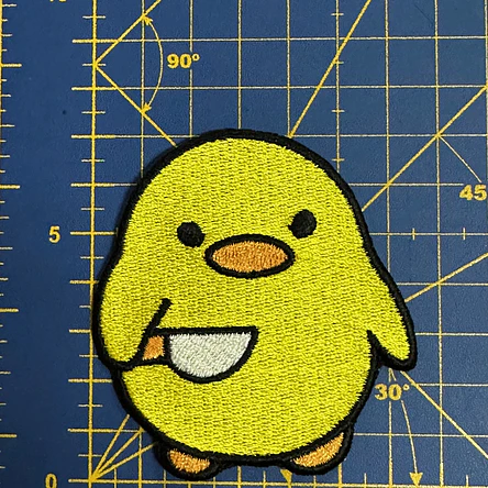 Emblema Bordado Pato Amarelo com Faca 2