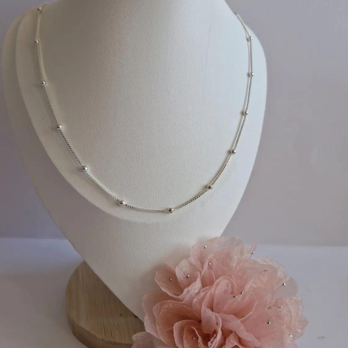 Cadena de plata con Esferas Pulidas – Diseño Atemporal 1