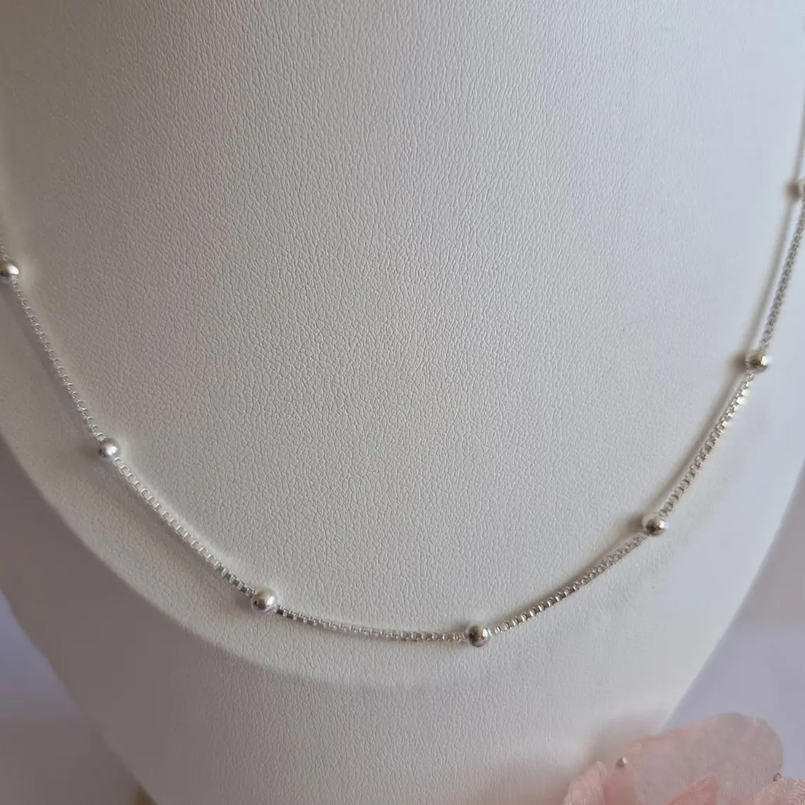 Cadena de plata con Esferas Pulidas – Diseño Atemporal 2
