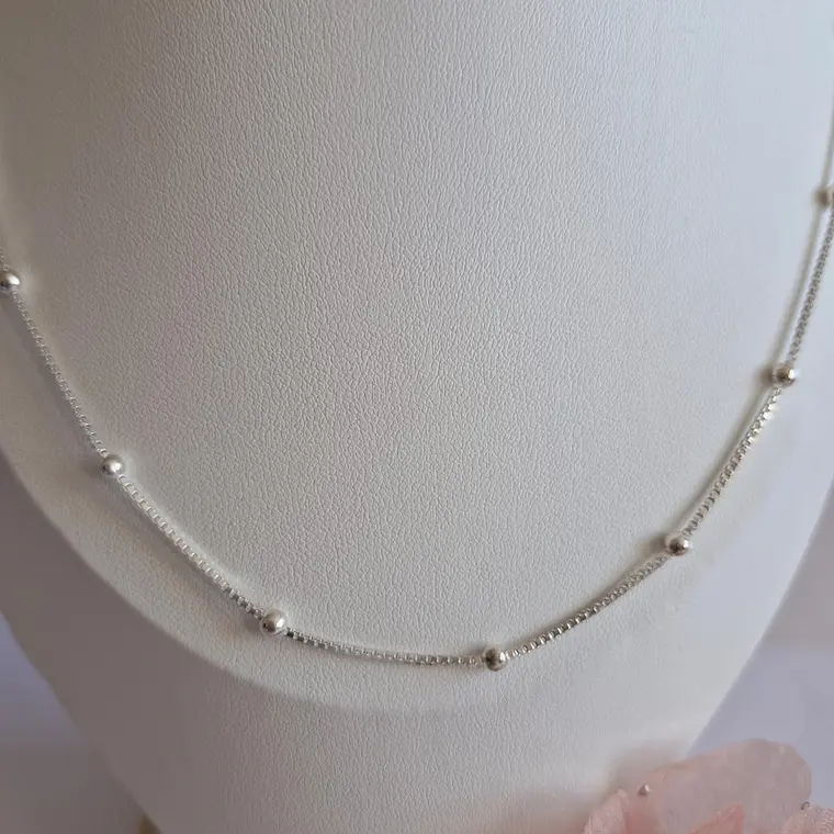 Cadena de plata con Esferas Pulidas – Diseño Atemporal 2