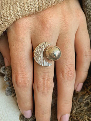 Anillo de plata 950 con diseño de sol y luna