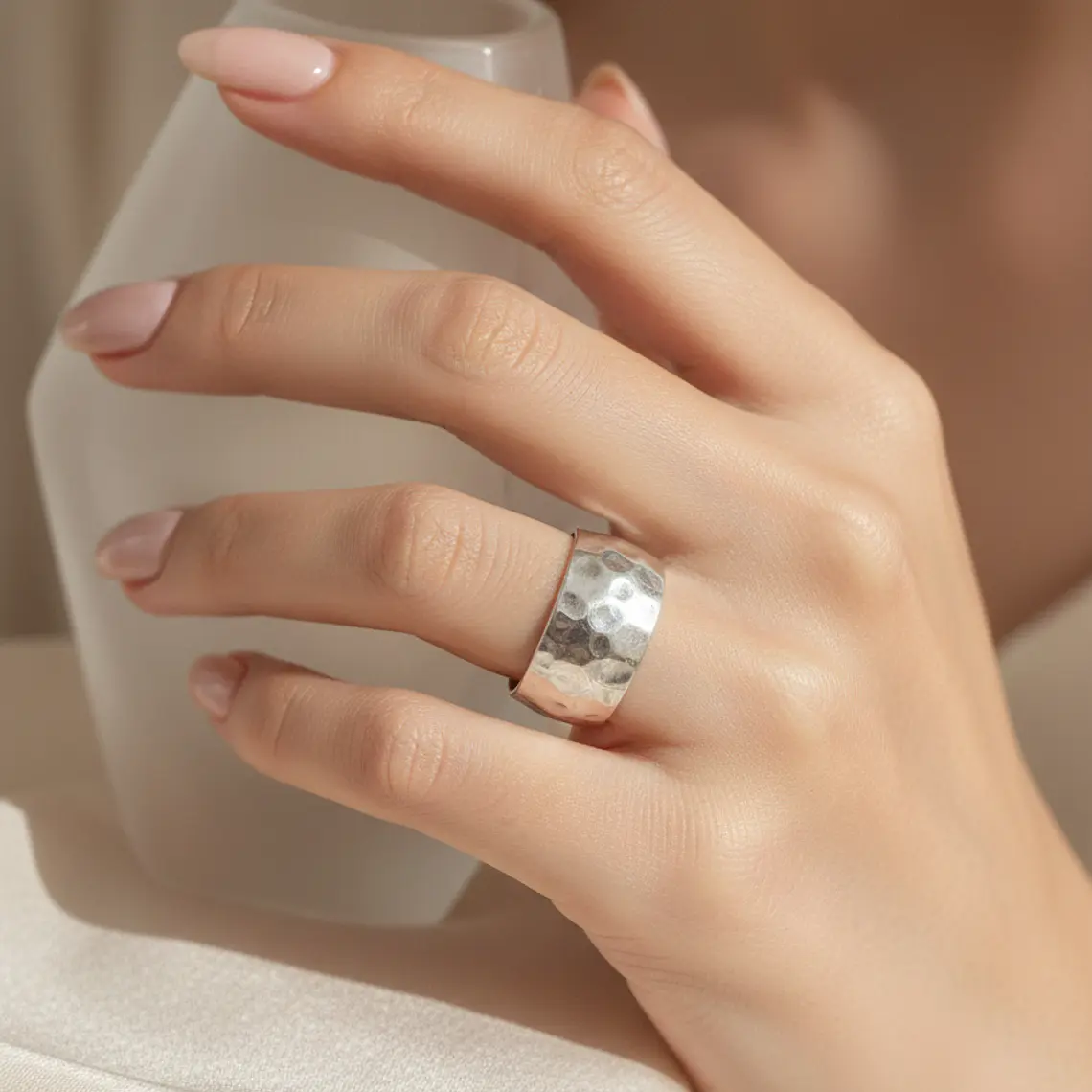 Anillo martillado redondo de plata 950 1