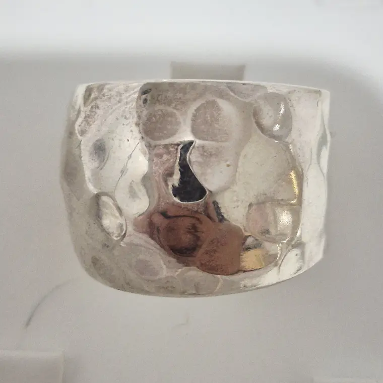 Anillo martillado redondo de plata 950 2