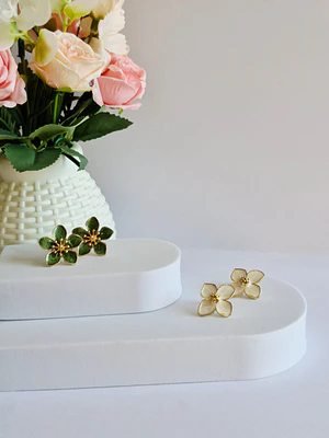 Aros flor color blanco de acero inoxidable 