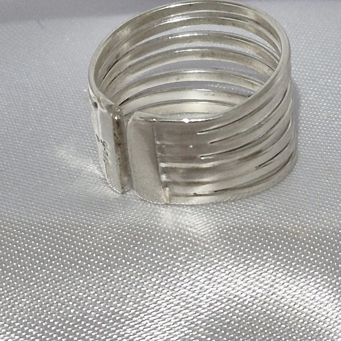 Anillo de cinco líneas juntas plata 950 2