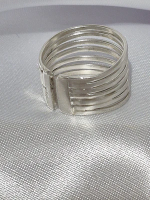 Anillo de cinco líneas juntas plata 950