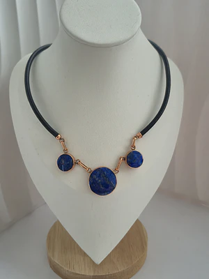 Collar Étnico Contemporáneo de Cobre y Lapislázuli