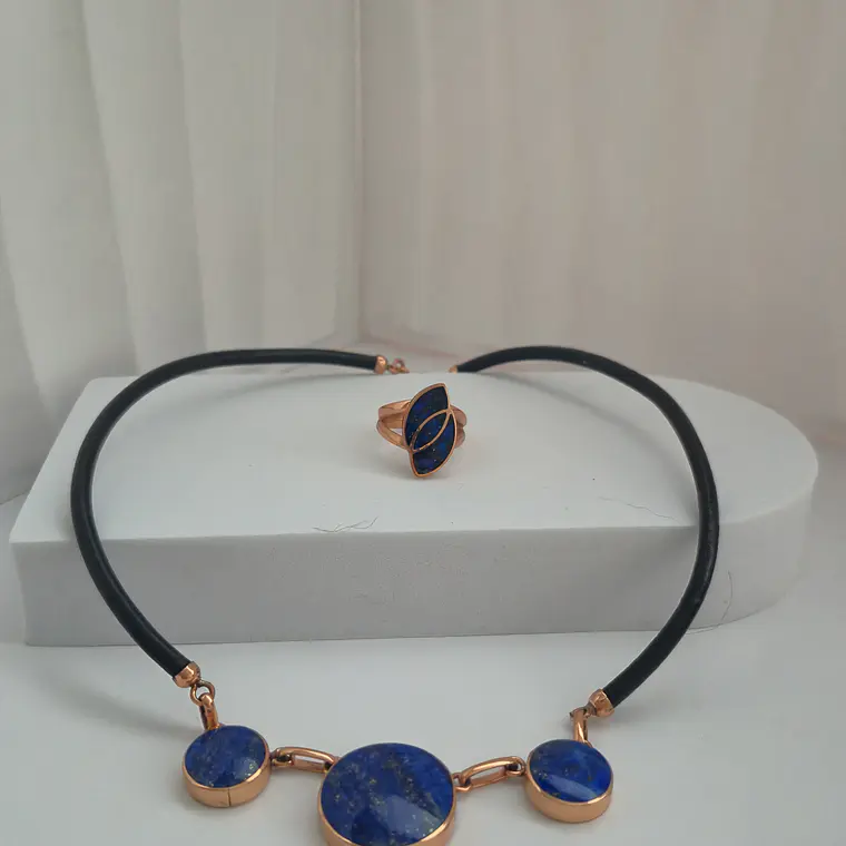 Collar Étnico Contemporáneo de Cobre y Lapislázuli 3