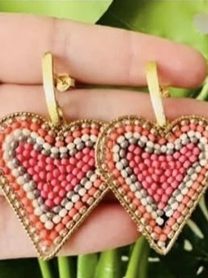 Aros corazón alambrismo bañado en oro & cristales naranjos 