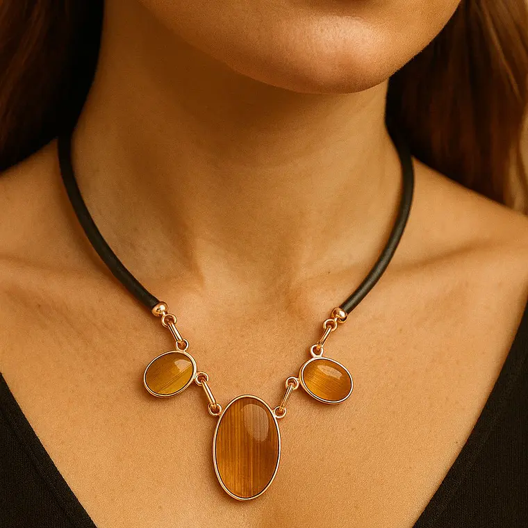 Collar de cobre con cuero y piedra 1