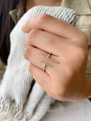 Anillo líneas paralelas de plata 950