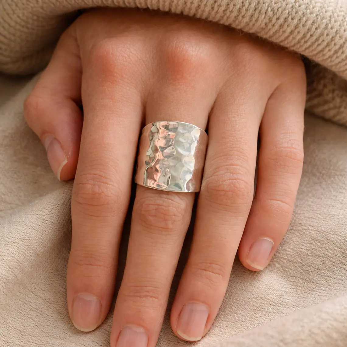 Anillo de plata 950 estilo repujado  1