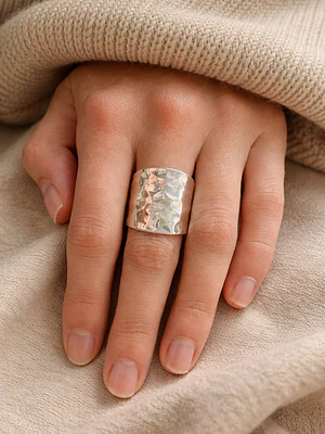 Anillo de plata 950 estilo repujado 