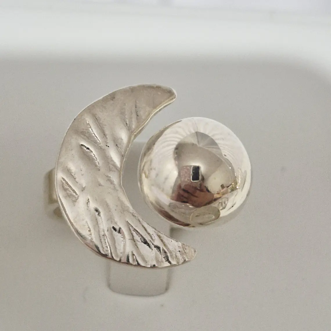 Anillo de plata 950 con diseño de sol y luna 4